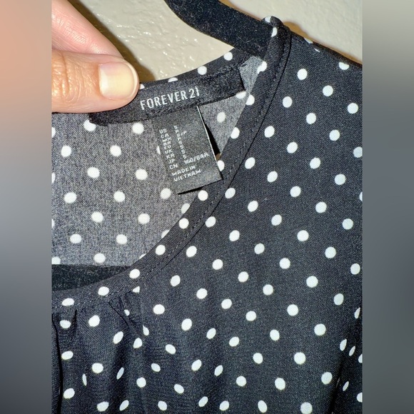 Forever 21 Black and White Boxy Blouse - Picture 2 of 3